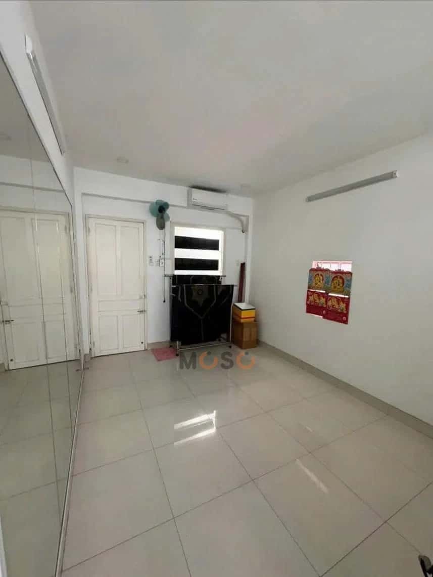 Bán nhà hẻm Lạc Long Quân Quận 11, TP.HCM – 4 phòng ngủ, giá 6.8 tỷ